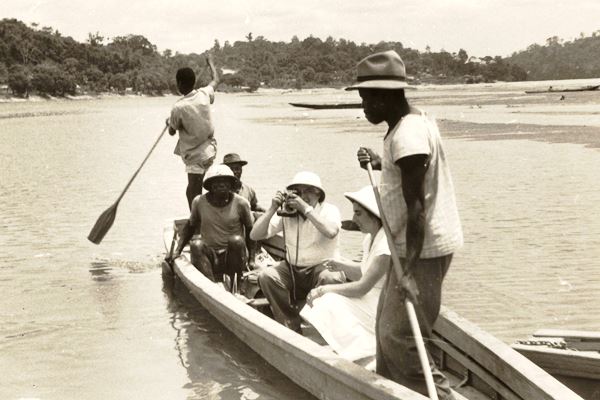 A pirogue leaving Lambarene